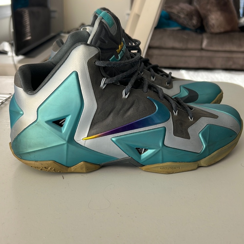 Nike fly wire sneakers size 12